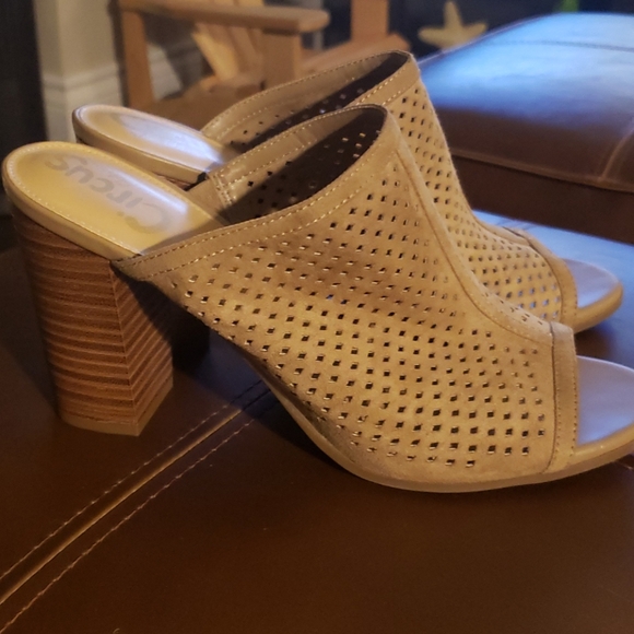 Sam Edelman Slides - Picture 2 of 4
